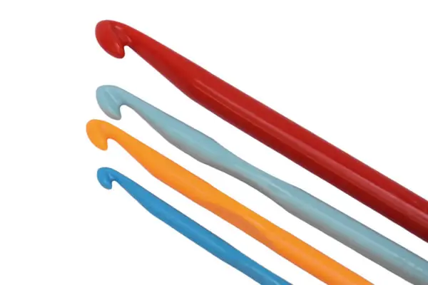 Aguja de Crochet de Plástico - 15 mm